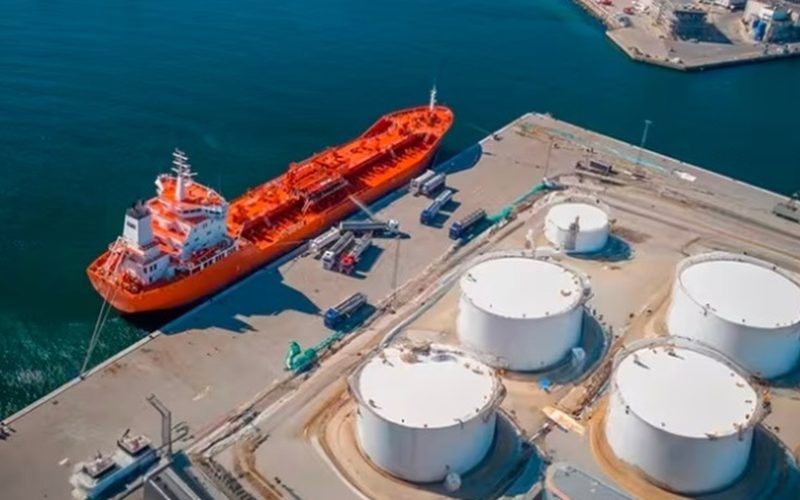 Petróleo se cotiza al alza tras anuncio de Donald Trump de "guerra económica" a Irán
