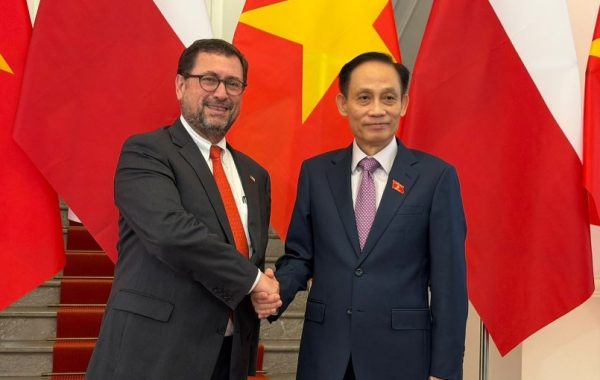 Canciller Pérez Mackenna inicia visita a Vietnam para afianzar lazos comerciales