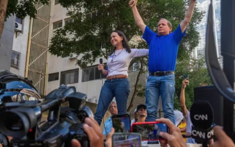 Oposición venezolana recibe con cautela el acuerdo petrolero con Donald Trump