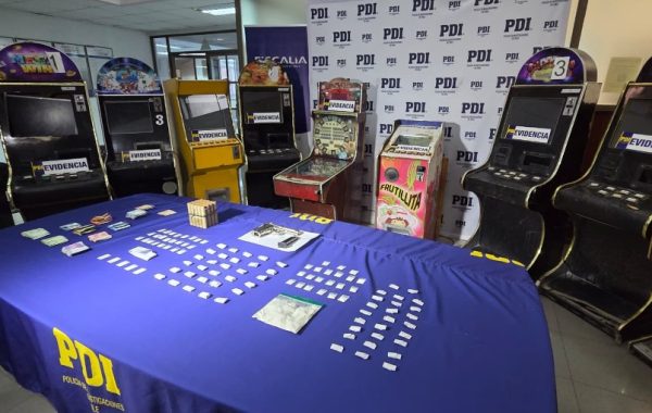 Desbaratan casino clandestino y punto de venta de drogas en Tierra Amarilla