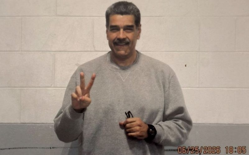 Difunden imágenes de Nicolás Maduro desde la cárcel en Estados Unidos