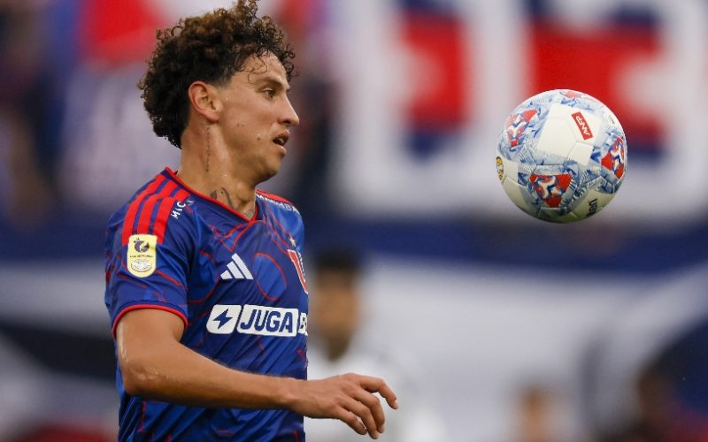 Igor Lichnovsky sufre esguince y será baja en Universidad de Chile por tres semanas