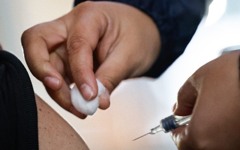 Ministerio de Salud reporta que 7 de cada 10 fallecidos por influenza no estaban vacunados
