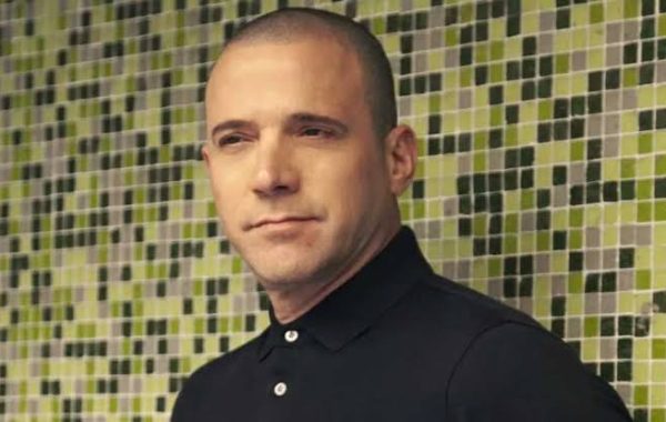 Julián Elfenbein es internado en una clínica de Santiago y se desconoce su estado de salud