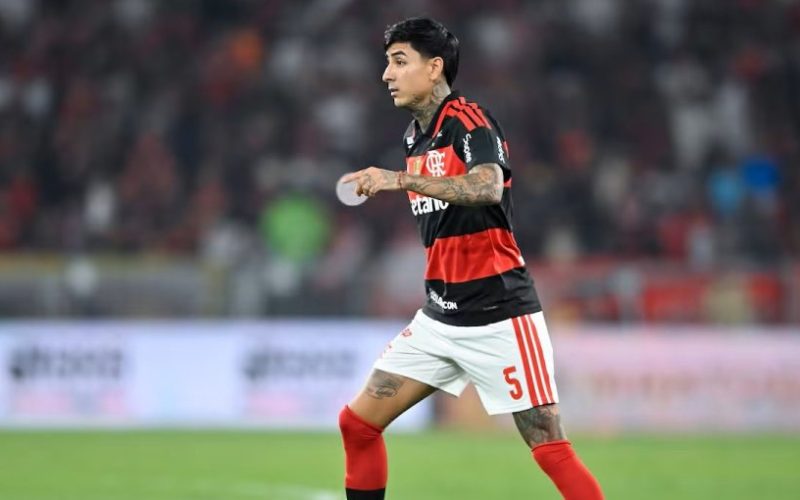 Flamengo buscaría nacionalizar a Erick Pulgar tras cambio de reglamento en el Brasileirao