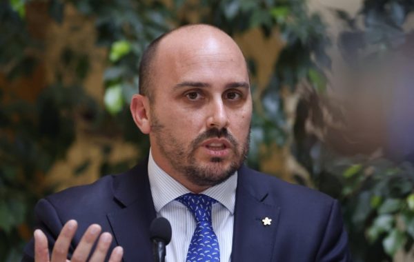 Senador Longton llama a Kast a ordenar intervenciones de sus ministros: "No pueden tener autonomía para decir lo que quieran"