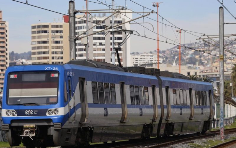Desesperación en el Tren Limache-Puerto: pasajeros intentaron abrir ventanas por corte de luz que dejó al servicio sin aire acondicionado