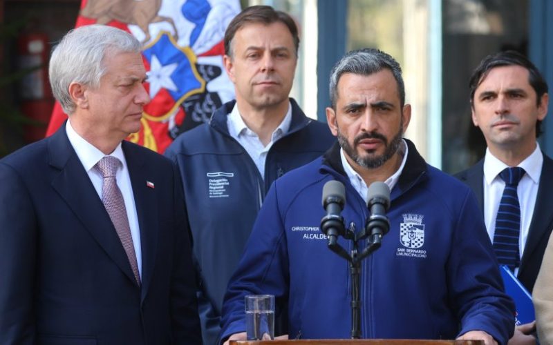 Presidente Kast visita a alcalde de San Bernardo tras destaparse plan para asesinarlo y afirma: "Esta batalla la vamos a ganar"