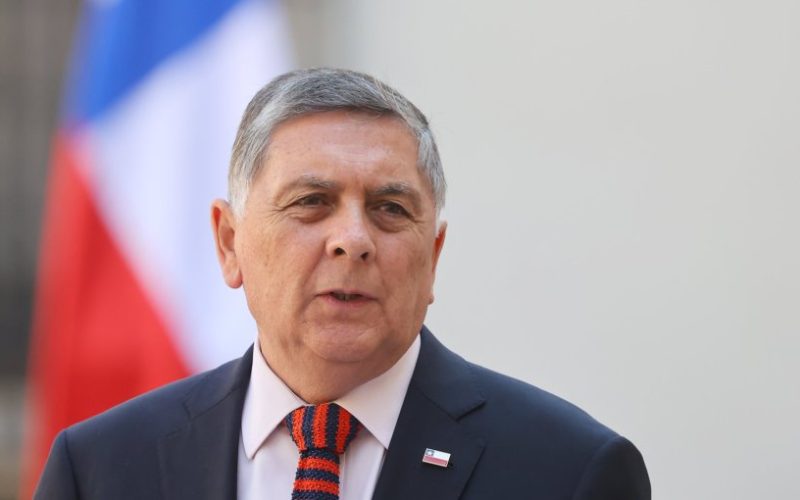 Biministro Alvarado afirma que el Gobierno "no se transformará en comentarista" de los dichos de Milei en el Foro Madrid
