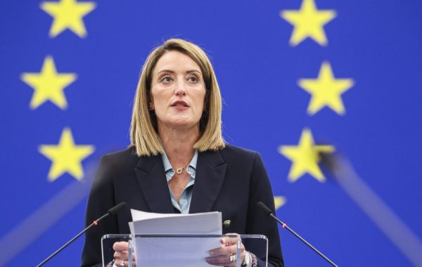 Parlamento Europeo aprueba el Escudo de la Democracia y señala a Rusia como su "principal amenaza"