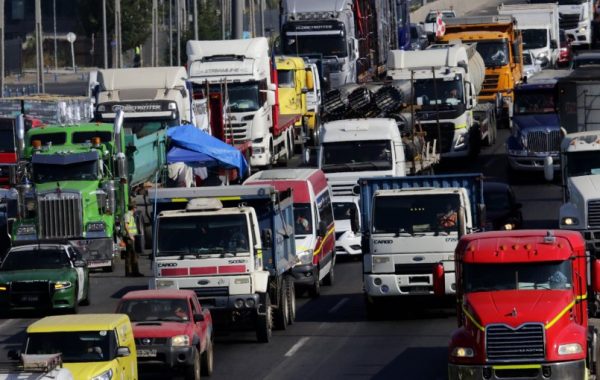 Camioneros descartan paro por alza del diésel, pero emplazan al Gobierno a dar "una solución urgente"