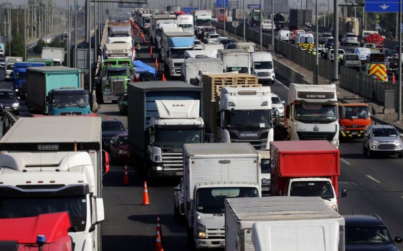 Tras reunión con el Gobierno: Gremios del transporte alertan que no tienen claridad sobre monto de nuevas alzas de los combustibles