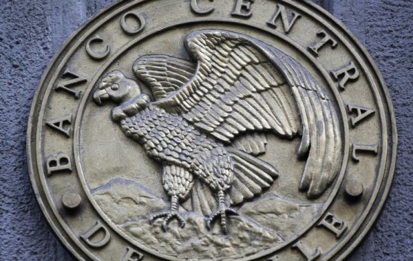PIB de Chile se contrajo 0,2% en el segundo trimestre arrastrado por retrocesos en siete regiones del país