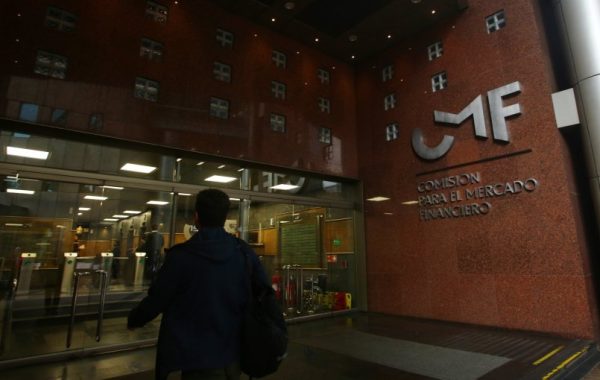 CMF multa con $1.025 millones a sociedad por cotizaciones ficticias y manipulación de precios en la Bolsa de Comercio de Santiago