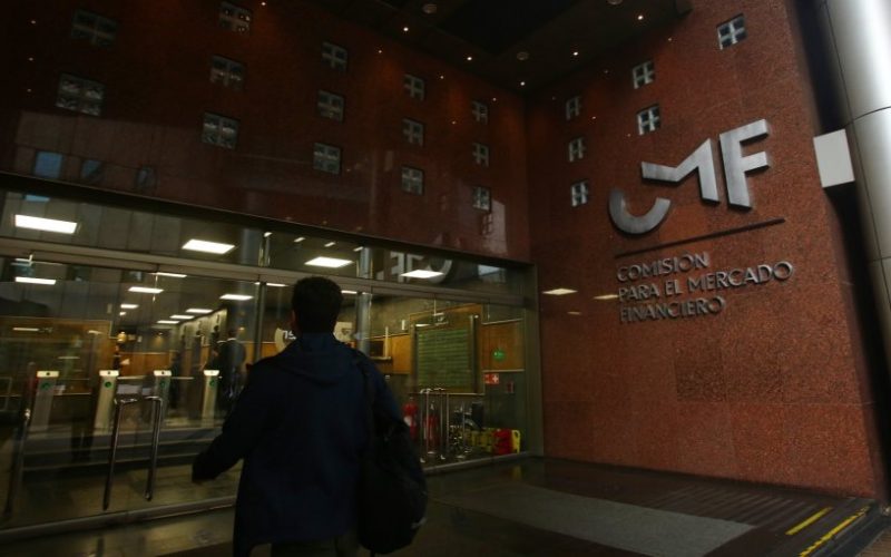 CMF multa con $1.025 millones a sociedad por cotizaciones ficticias y manipulación de precios en la Bolsa de Comercio de Santiago