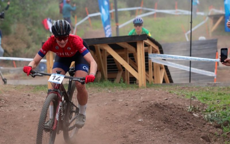 Catalina Vidaurre le da el primer oro al Team Chile y lidera histórico 1-2 en mountain bike