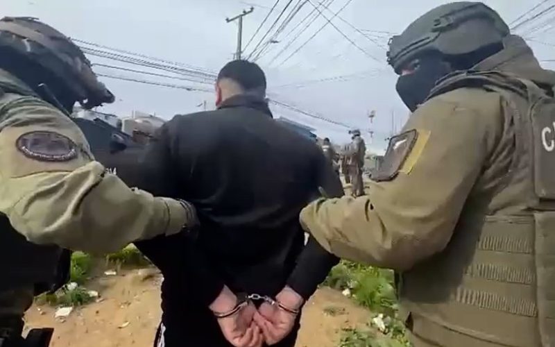 Sujeto fue detenido tras agredir a su madre, apuñalar a su padrastro y amenazarlos con quemar su vivienda en Limache