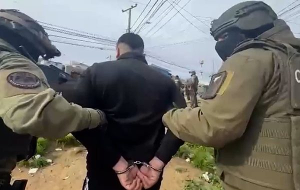 Sujeto fue detenido tras agredir a su madre, apuñalar a su padrastro y amenazarlos con quemar su vivienda en Limache