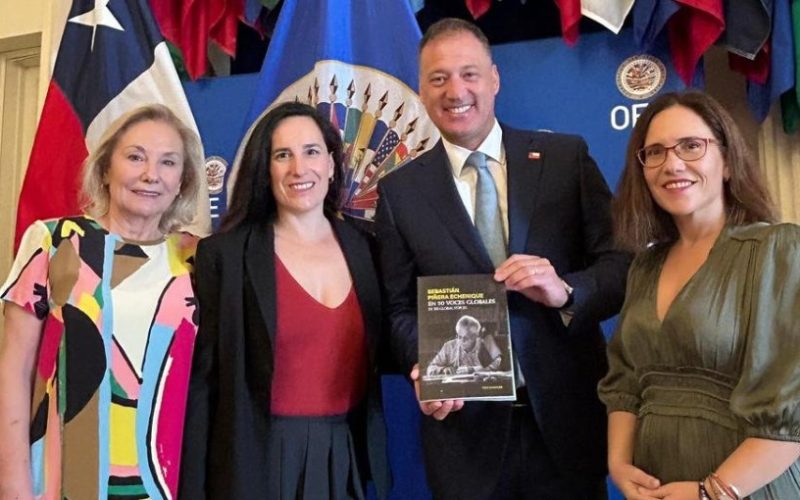 Libro "Sebastián Piñera Echenique en 50 Voces Globales" fue presentado en la sede de la OEA en Washington