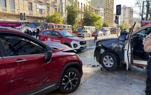 Persecución desde Viña del Mar termina con cuatro detenidos y tres funcionarios municipales lesionados en Valparaíso