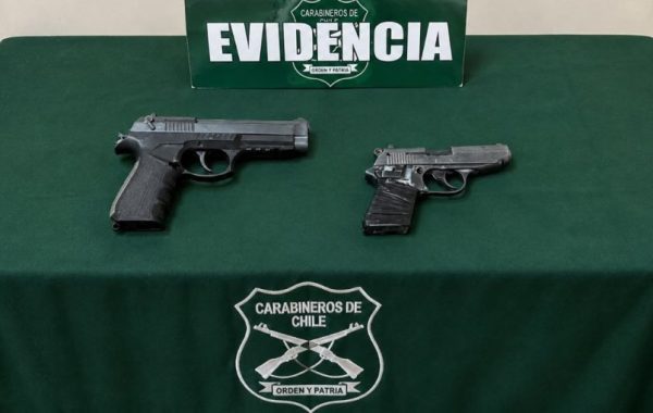 Tres adolescentes y un adulto fueron detenidos tras ingresar a robar a casa en Olmué: incautaron dos armas aptas para el disparo