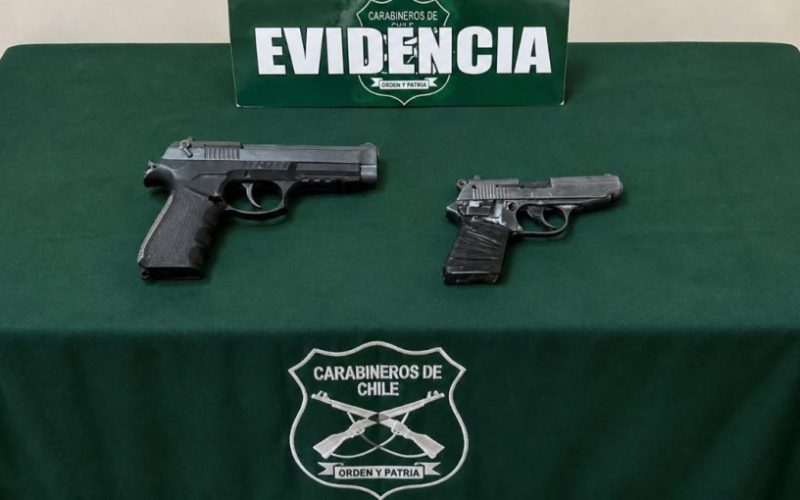 Tres adolescentes y un adulto fueron detenidos tras ingresar a robar a casa en Olmué: incautaron dos armas aptas para el disparo