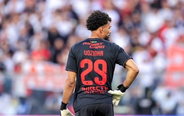 Prensa internacional apunta al error de Vozinha en su primer gol recibido con Colo-Colo