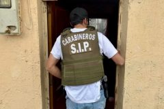 Detienen a hombre acusado de mantener secuestrada y amenazada a su exconviviente durante tres días en hostal de Valparaíso