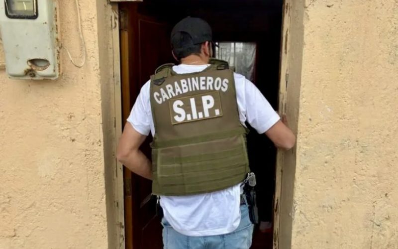 Detienen a hombre acusado de mantener secuestrada y amenazada a su exconviviente durante tres días en hostal de Valparaíso
