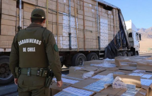 Más de 665 mil cajetillas de cigarrillos de contrabando fueron decomisadas en la ruta A-65 en Tarapacá