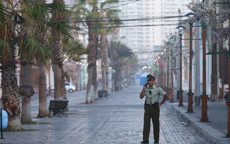 Carabineros balea a hombre que los atacó con un hacha en Iquique