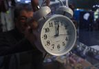 Comienza el horario de verano: Relojes se adelantan una hora este sábado a la medianoche