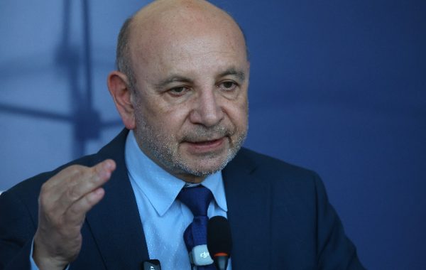 Senador Juan Luis Castro asegura que "ser oposición no es una condena a rechazar el diálogo con el gobierno"