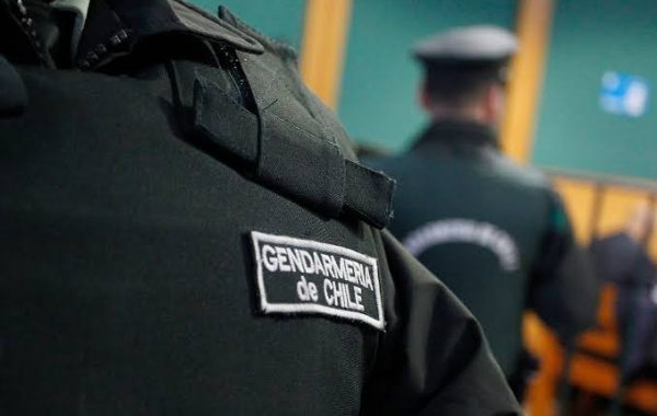 Detienen a cuatro funcionarios de Gendarmería en el marco de investigación por delitos asociados a fraude al fisco