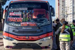 Colisión entre microbuses del transporte público en Concón: aseguran que conductor de línea 605 se habría dado a la fuga