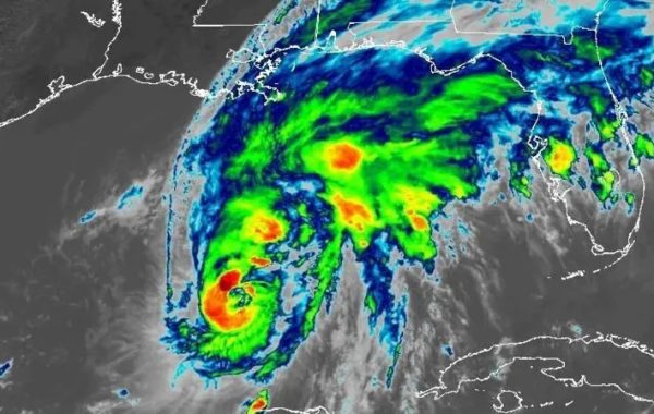 Isaías se convierte en el primer huracán de la temporada en el Atlántico y se fortalece a categoría 3