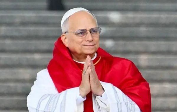 Quién queda a cargo del Vaticano y cómo funciona la Iglesia católica mientras el Papa León XIV se recupera de una cirugía pulmonar