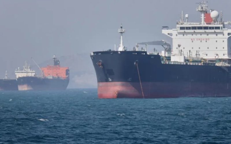 Dos buques petroleros fueron alcanzados por "proyectiles de origen desconocido" en el Golfo Pérsico