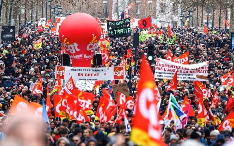 Estudiantes franceses mantienen protestas para este sábado pese a promesas de reforma de Macron