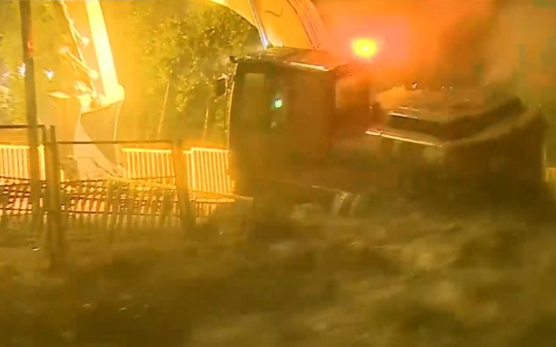 Desborde de quebrada Honda en Las Condes activa alerta de Senapred: maquinaria estuvo a punto de ser arrastrada