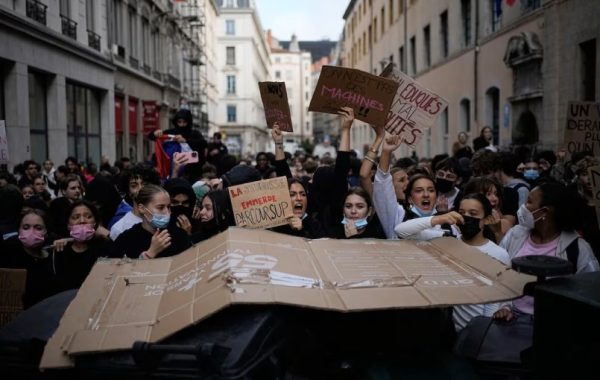Trump culpa a la "migración en masa descontrolada" y al islam por las protestas estudiantiles en Francia