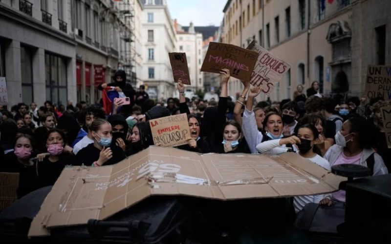Trump culpa a la "migración en masa descontrolada" y al islam por las protestas estudiantiles en Francia