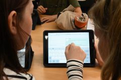 Estudio revela que la inteligencia artificial comienza a instalarse como herramienta de aprendizaje entre adolescentes en Valparaíso