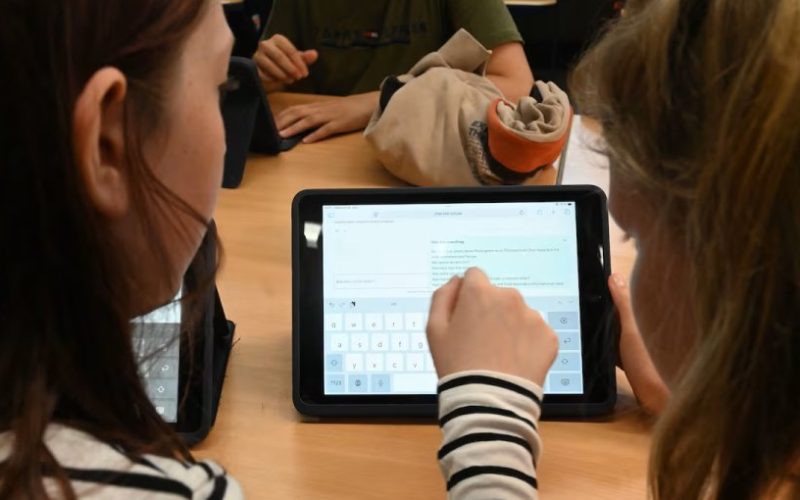 Estudio revela que la inteligencia artificial comienza a instalarse como herramienta de aprendizaje entre adolescentes en Valparaíso