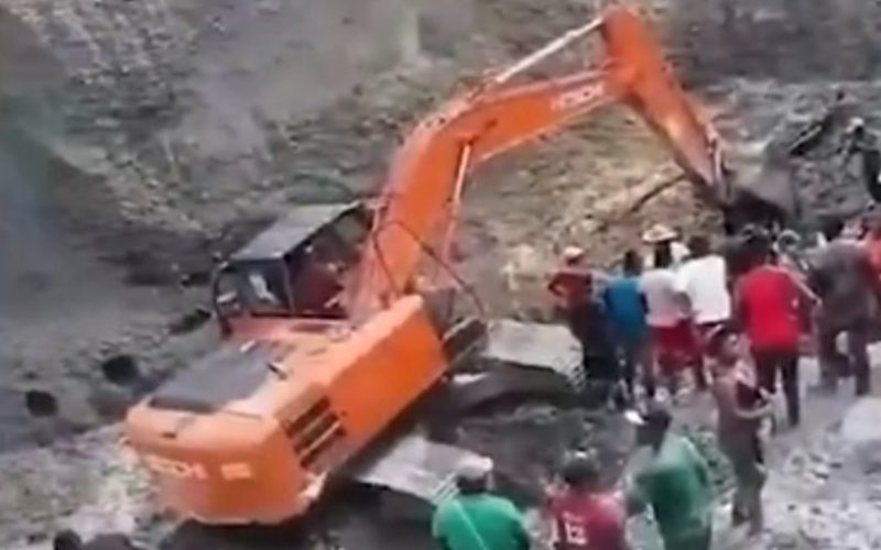 Deslizamiento de tierra dejó al menos nueve muertos en una mina de oro ilegal en Colombia
