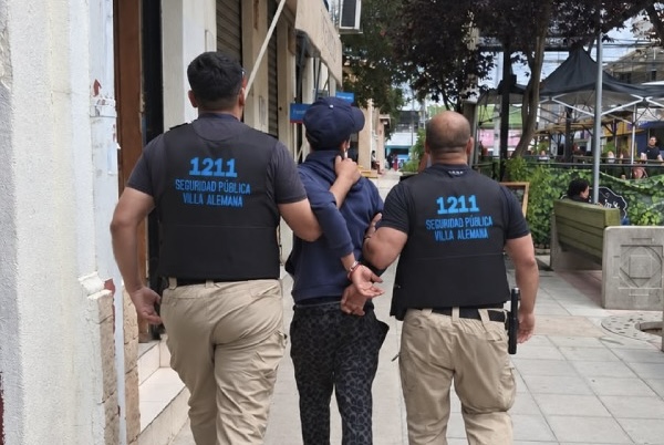 Retienen a adolescente de 16 años en Villa Alemana por posible receptación de notebook y posesión de droga sintética