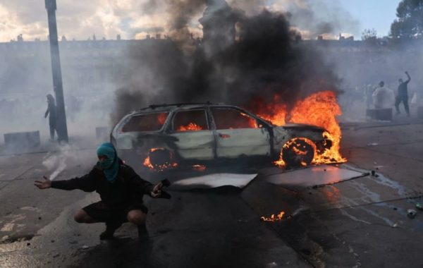 Francia mantendrá toques de queda en ciudades donde persistan los disturbios