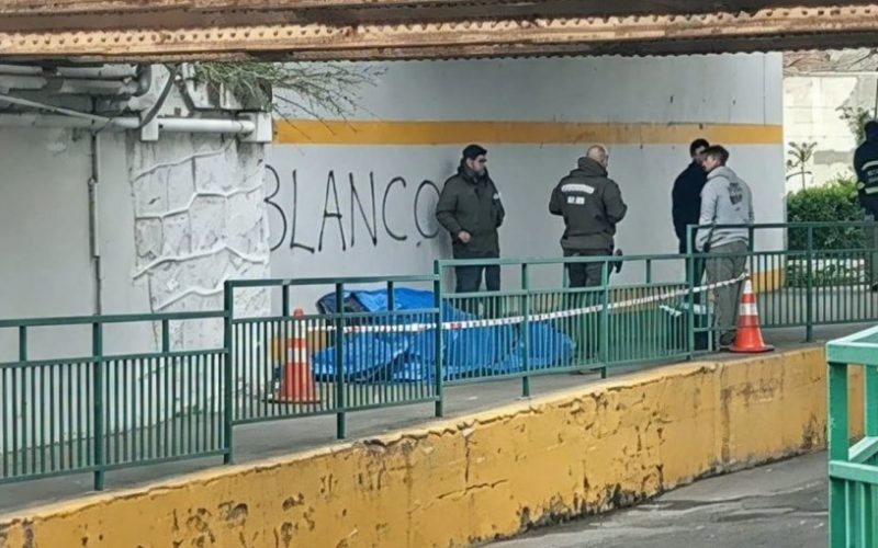Investigan hallazgo de una persona fallecida en un paso bajo nivel a escasos metros del edificio de la Municipalidad de Quilpué