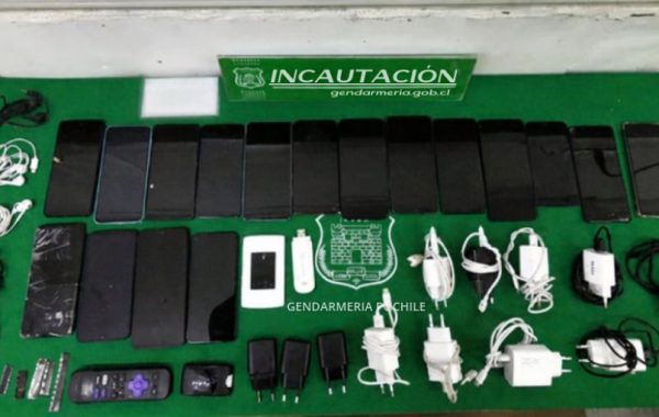 Operativo de Gendarmería en cinco cárceles de la región de Valparaíso deja 94 armas blancas y 24 celulares incautados