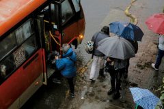 Transporte público y suspensión de clases: las dos grandes manchas que dejó el paso del sistema frontal por la región de Valparaíso